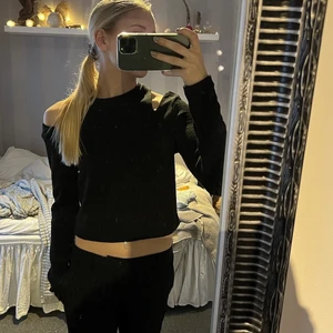 Tröja - Tröja med cutout på axlarna , Från zara super fint skick!