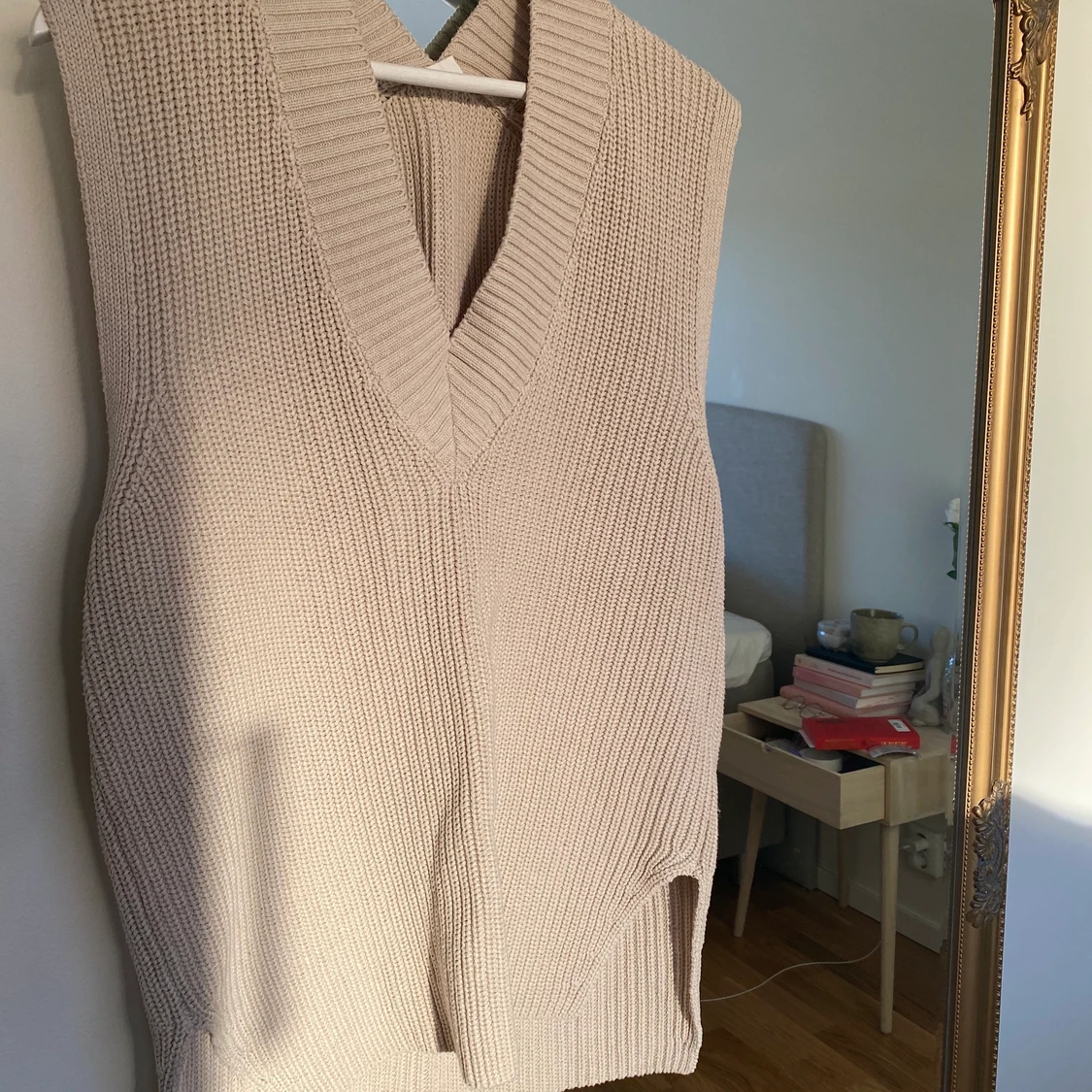 Stickad ljusgrå väst - 91