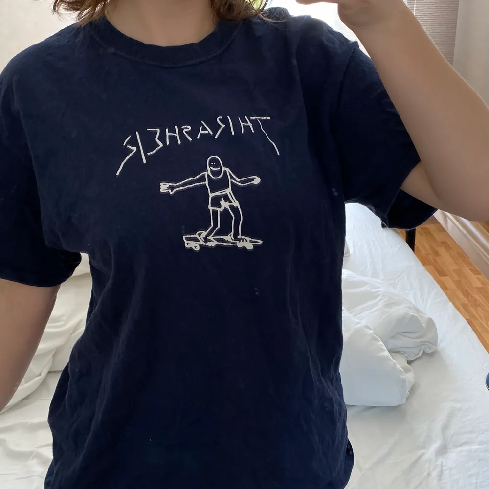 Thrasher t-shirt köpt för 400kr och i fint skick. T-shirts.