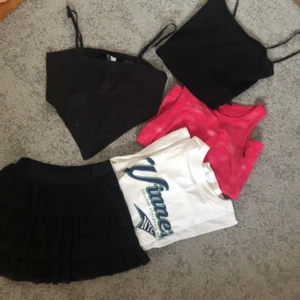 Välj vad du vill - Hör gärna av dig för mer info om något plagg❤️