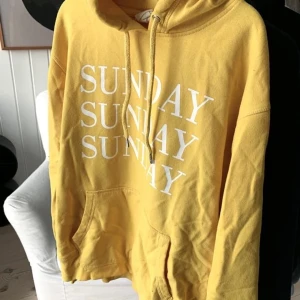 Hoodie  - Hoodie med tryck.