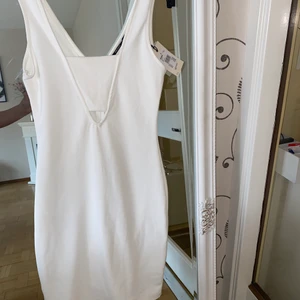 Vit ny klänning  - Vit ny klänning 