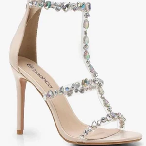 Klackskor från Boohoo - Aldrig använda förut pågrund av för stor storlek. Finns inte kvar i hemsidan.