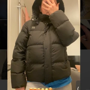 Levis jacka strl S - Säljer min fina levis jacka då den inte kommer till användning. Priset går alltid att diskuteras💕