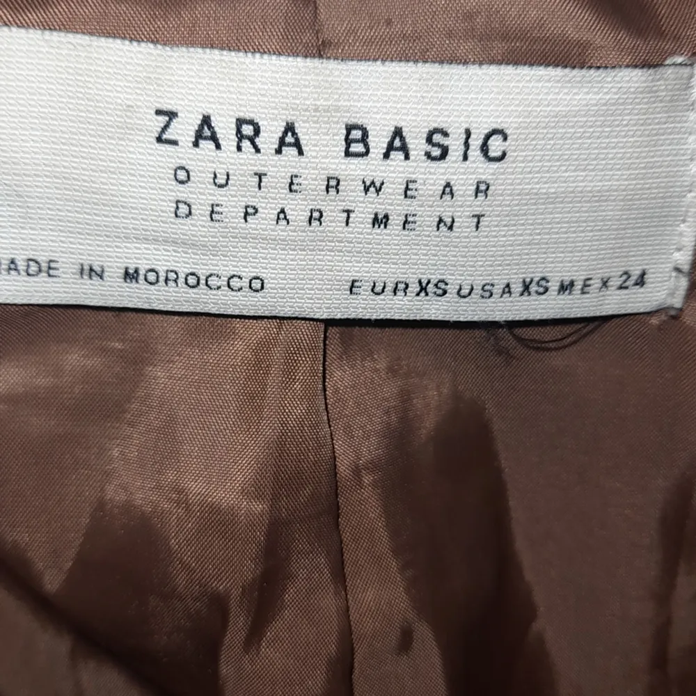 Ljus brun lång  Zara jacka. . Jackor.