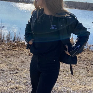 YOUniverse UF - Förbeställning för YOUniverse UFs senaste och sista drop! Tröjan är unisex och finns i storlek XS- 2XL. Kontakta oss via instagram för beställning (@youniverseuf)🖤