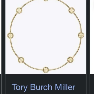 Tory burch - Hej, jag vill sälja bort denna halsbandet som jag fick av min pojkvän, han köpte fel modell oxh det gick inte att skicka tillbaka då tiden var ute. Den är helt ny, bara öppnat paketet och kollat på den! (frakt ingår)