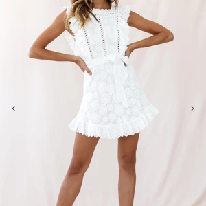 Studentklänning - Från Dennis Maglic, aldrig använd förutom när jag testade den, jättefin och unik klänning❣️Storlek L, nypris 799kr