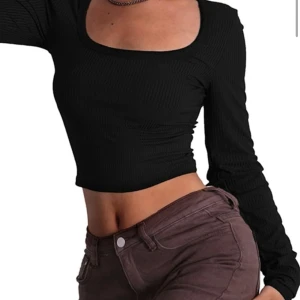 Topp - Första bilden är lånad, väldigt fin men tyvärr passar inte längre. Priset går att diskuteras