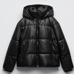 Jacka från zara  - Sälja denna jackan i storlek xs. Säljer pågrund av att den inte kommer till användning, är som ny. Köpt för 500kr och säljer för 300kr.