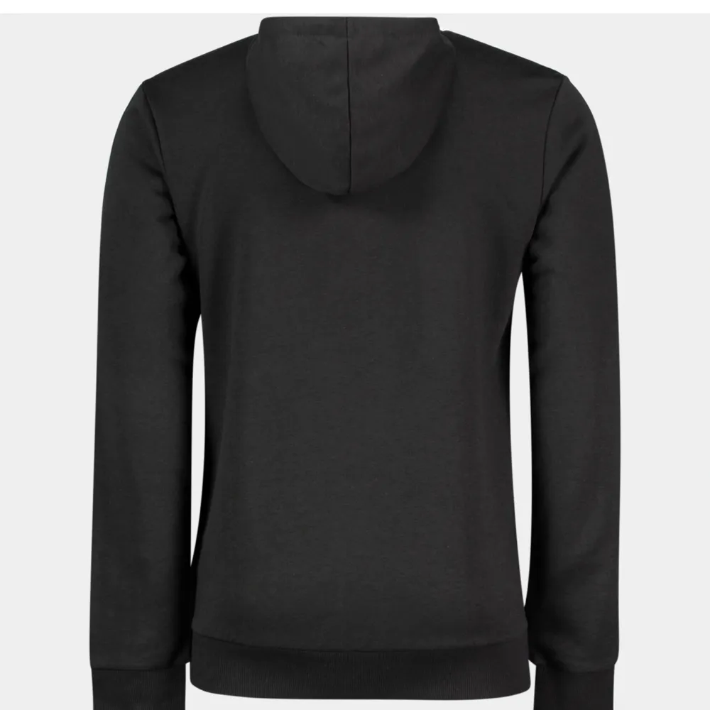 Säljer min adidas zip hoodie. Tröjan är i herrmodell storlek M och sitter lite oversized på mig som tjej stolek XS-S. Använd 1 gång. Köpt för 700.. Tröjor & Koftor.