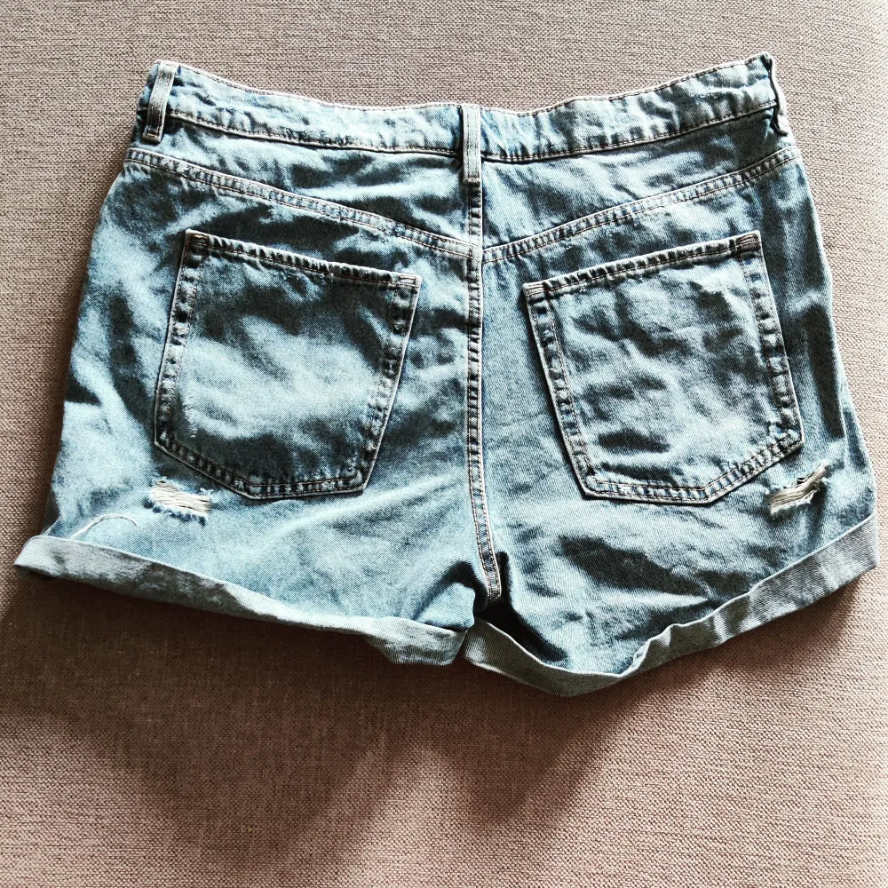 Lite mindre än faktiskt storlek - klassiskt H&M.. Shorts.