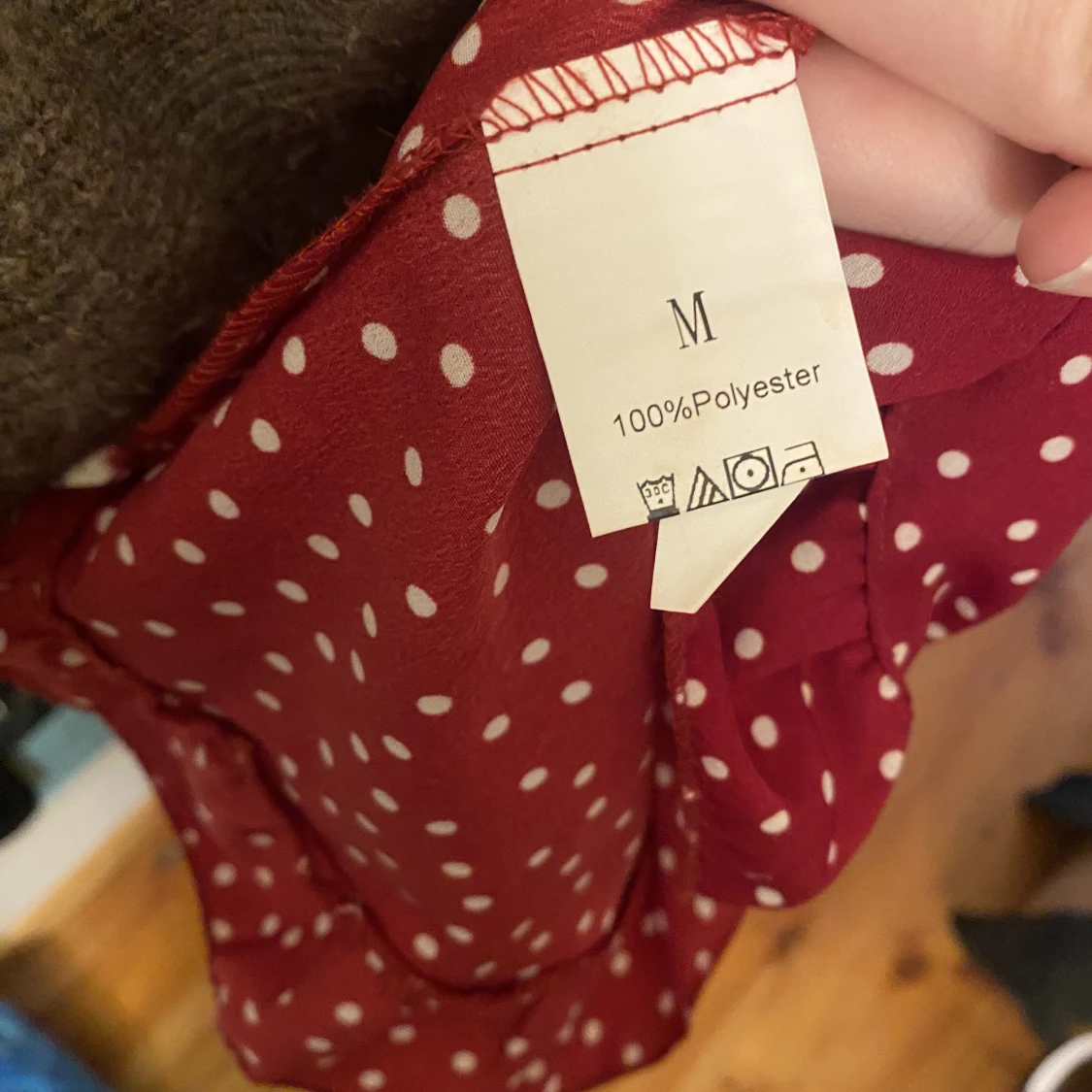 Vitprickig röd klänning - 91