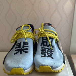 Adids human race nmd - adidas human race nmd som jag säljer pga för små.