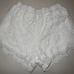 Shorts  - Jätte fina och sköna shorts från Thailand, finns ingen fram eller bak så skönt att slippa tänka på det, storlek står inte men passar allt från M till Xl då dem är väldig töjbara, säljs för 40 frakt står du för 