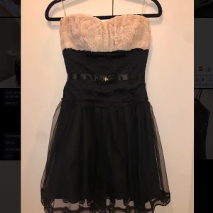 Cocktail klänning - Säljer denna superfina vintage cocktailklänningen💘