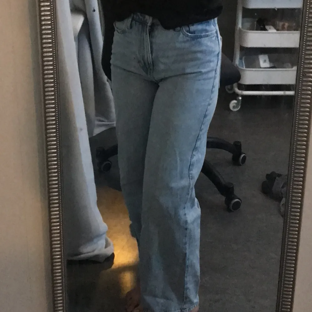 Ljusblåa jeans. Jeans & Byxor.