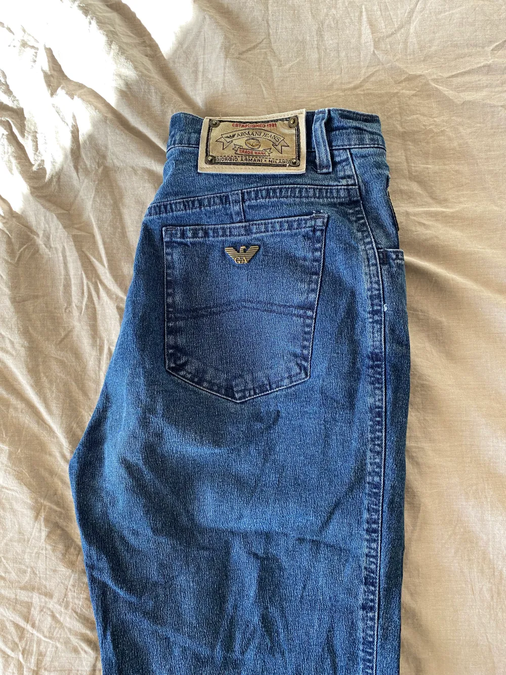 Armani jeans som jag köpt second hand. Storleken står inte på men jag skulle säga att det är S. Skicket är bra men de är använda :) Skriv för mer info och bilder . Jeans & Byxor.