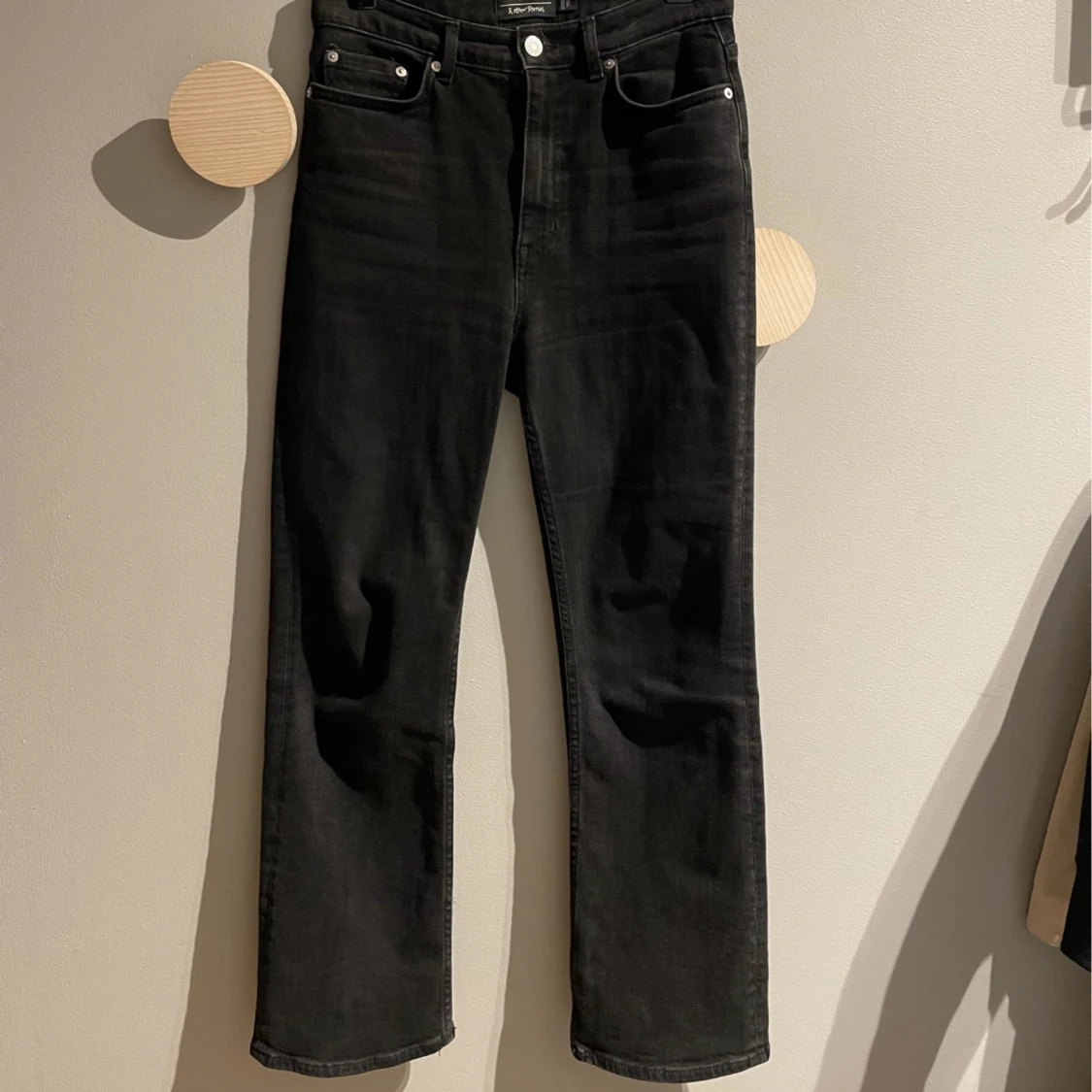 26/28 jeans från &Otherstpries. Nyskick!