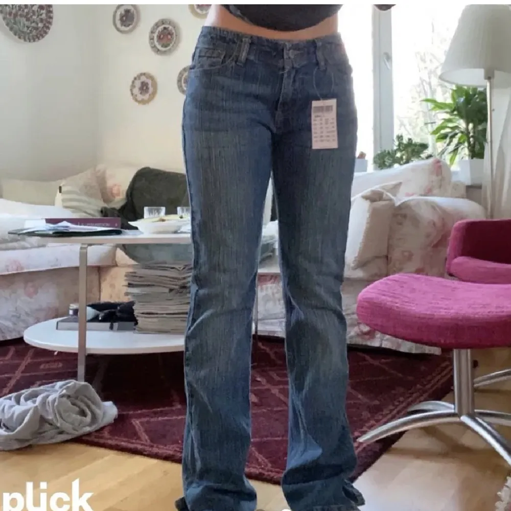 Supersnygga lågmidjade jeans i modellen Brielle från Brandy Melville. Knappt använda då de är lite för långa på mig. Skulle säga att de motsvarar strl S. Köpta för 450 på deras egna hemsida. 💖. Jeans & Byxor.