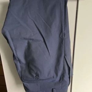 Kostymbyxor - Marinblåa kostymbyxor  Nypris 800kr  Bra skick  