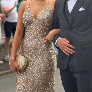 Dressroom linne - Säljer min balklänning från dressroom linne, skriv för fler bilder