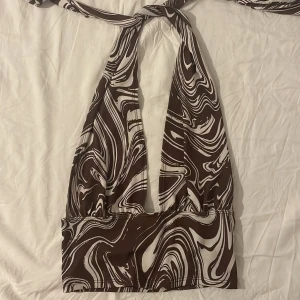 Halterneck tio  - En supergullig sommartopp från Nelly i storlek xs💗 Använd fåtal gånger så alltså i nyskick!  