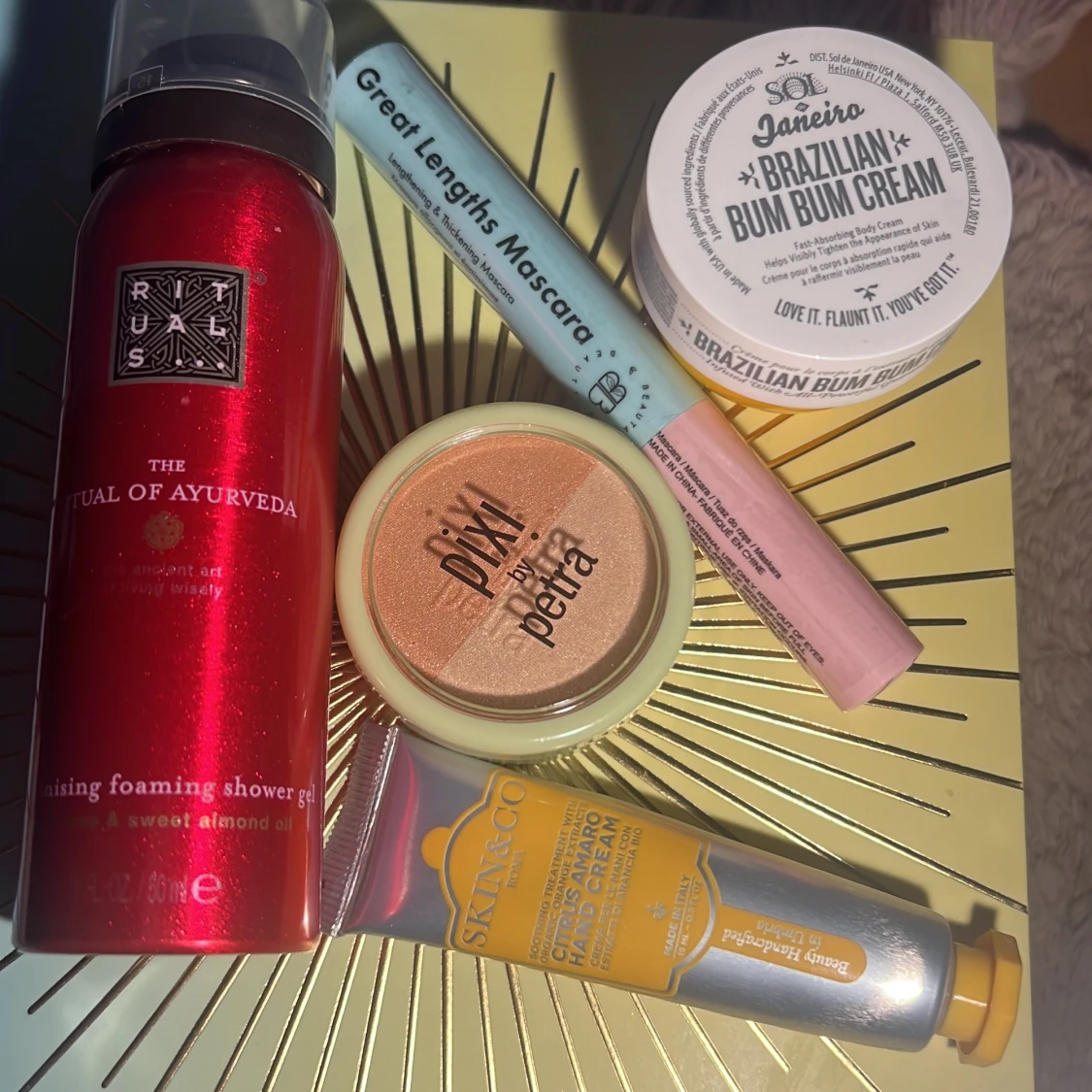 SMINKSET två olika hudvård & smink (rituals, pixi,bum bum 