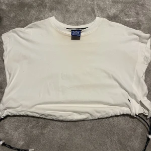 Champion  - Magtröja från Champion säljes, storlek M.