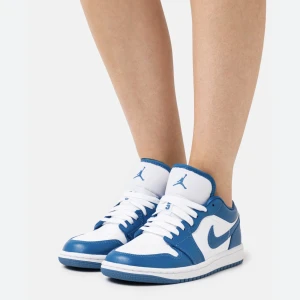 Jordan Air 1 Marina Blue - Sprillans nya skor, aldrig använda utan enbart testade. Säljer då de tyvärr är för små.