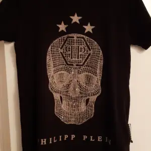 Philip plien t-shirt Bra skick  Storlek small  