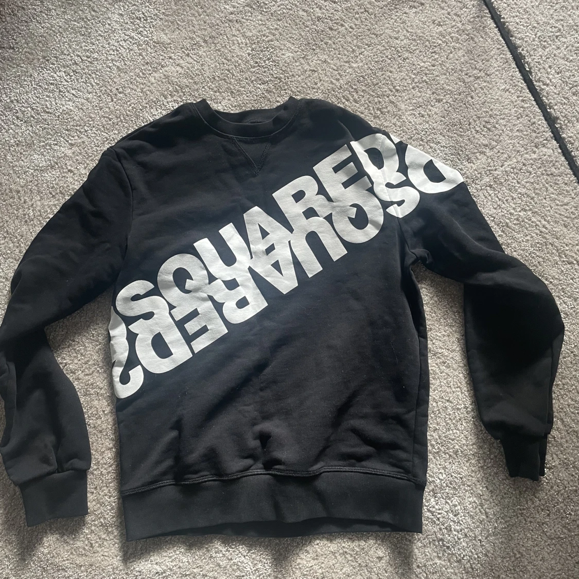 Dsquared2 sweatshirt.
