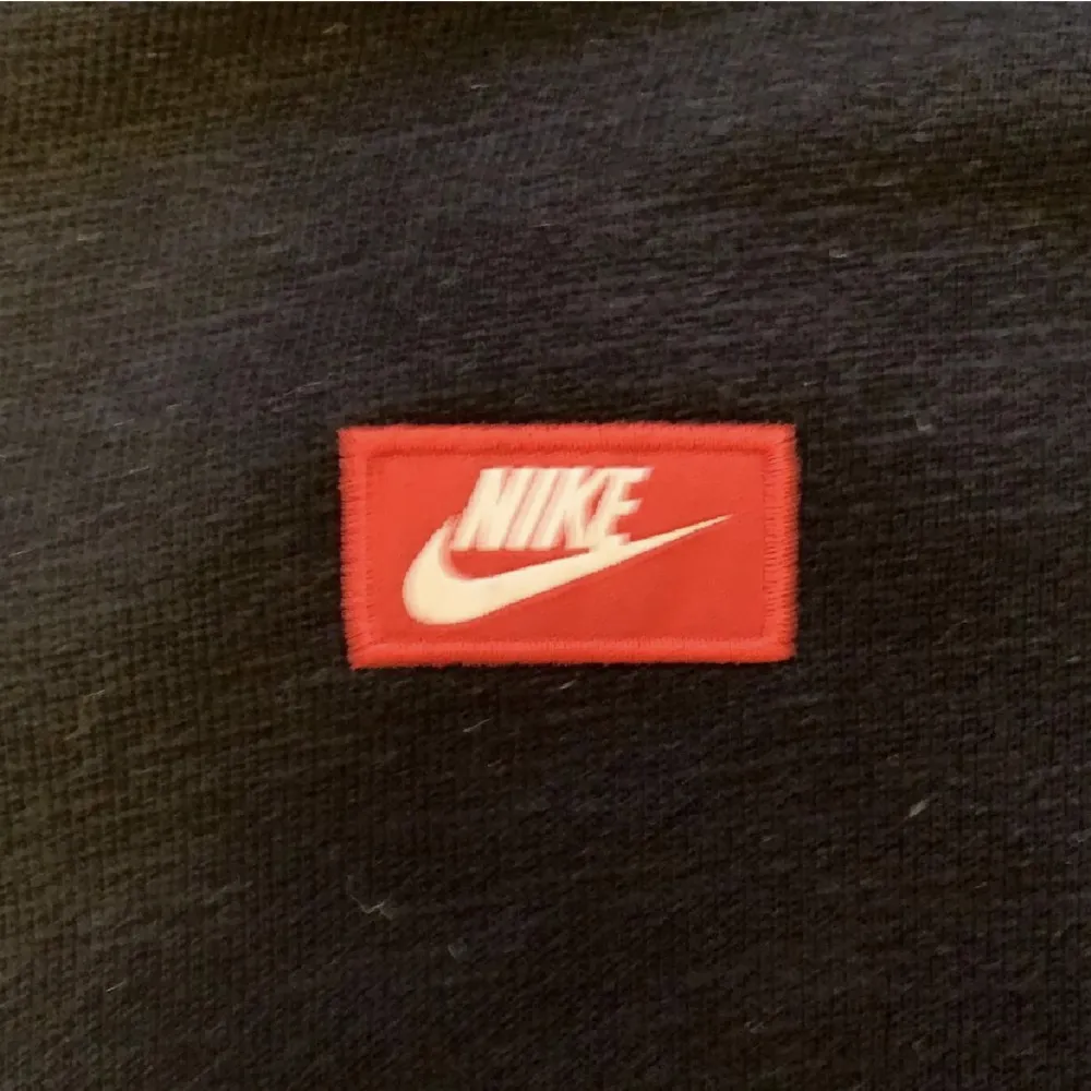 En vintage Nike sweatshirt. Jag är 168 ungefär o den passar mig. Tröjor & Koftor.