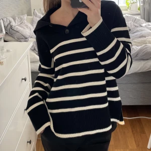 Stickad tröja - Fin stickad tröja från Zara i bra skick. Knappt använd💞