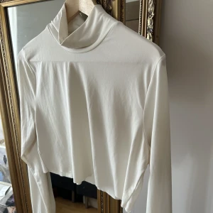 Crop top - Magkort polotröja 🤍