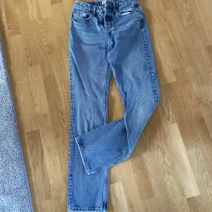 Snygga jeans fråga zara, storlek 34 men skulle mer säga att de är storlek 36!