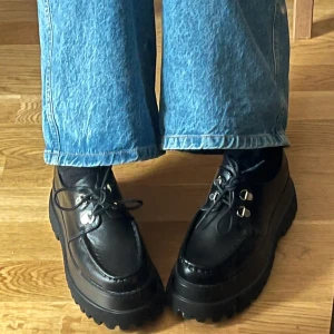 Loafers med platå - Supersnygga och aldrig använda platå-loafers som tyvärr inte var rätt storlek för mig. 