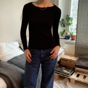 Acne Studios långärmad tröja  - Acne studios långärmad tajt tröja. Strl M men passar även XS-S, superstretchig.  Inget att anmärka på skicket förutom att den kan behöva rollas mellan användning. 