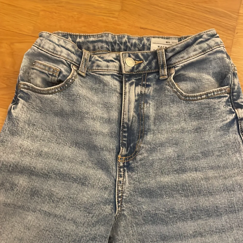 Utsvängda blå/gråa jeans. Bra skick, köpta från Cubus, väldigt fina⚡️💗. Jeans & Byxor.