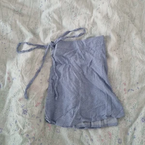 Brandy kjol - Omlottkjol man knyter i sidan. Jättehärlig på sommaren. 