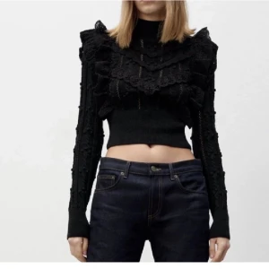 Zara tröja - Stickad tröja från Zara. Använd 2 gånger. Säljes endast vid bra bud 