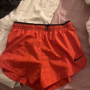 Träningsshorts  - Träningsshorts köpta i USA på nike. Aldrig använda 