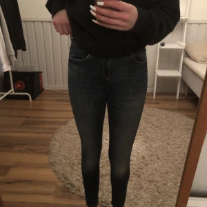 Jeans - Säljer tajta lågmidjade jeans
