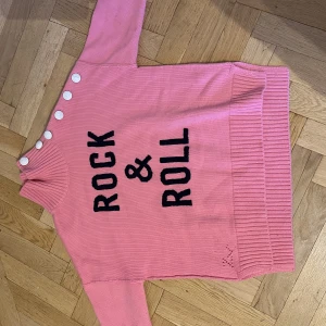 Zadig tröja  - Jag säljer denna Zadig tröja som jag köpte på NK några månader sedan, jag har använt den 2 eller 3 gånger. Original pris 1600 om jag minns rätt💗