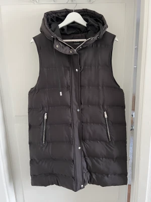 Väst från zara - Fin väst från zara!  Pris går att diskutera 💞