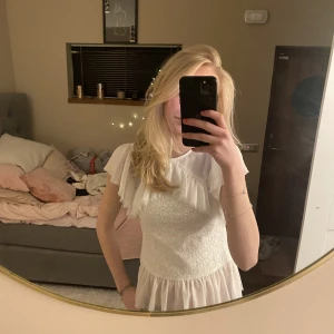 Blus - Super fin blus från guess som inte kommer till användning💕