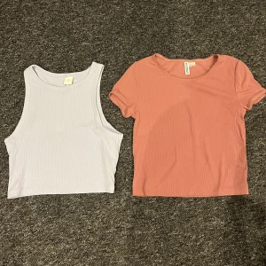 Toppar  - Två söta sommartoppar från H&M, storlek M på båda men passar likväl S. 40kr + frakt 