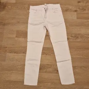 Vita jeans oanvända