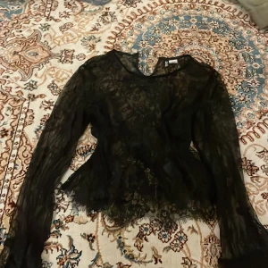 Nättröja - Jättefin nättröja från H&M som inte längre används! Bra skick kontakta mig om ni vill ha fler bilder!💕