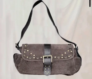 SÄLJER!🥰🥰 - Hej jag säljer denna fina väska jag säljer den för 120 om ni inte vill ha detta pris kan vi deskutera om det!🥰🥰😎🤭